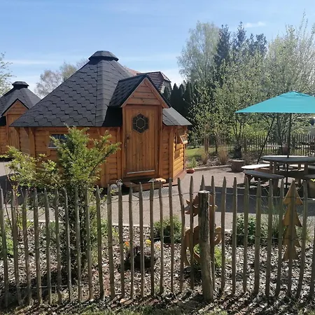 Kota Finlandais Dans La Vallee De La Bruche Proche De La Nature.