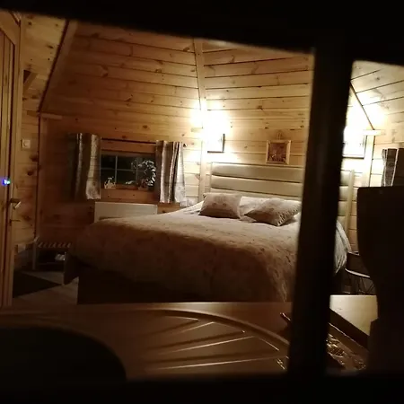 Kota Finlandais Dans La Vallee De La Bruche Proche De La Nature. * Plaine