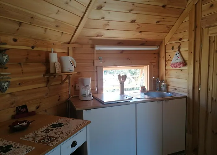 Kota Finlandais Dans La Vallee De La Bruche Proche De La Nature. Horská chata